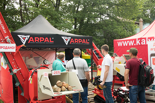 Demonstration of the work of wood chippers