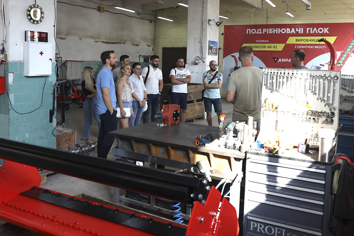 Guided tour of manufacturing for the entrepreneurial community