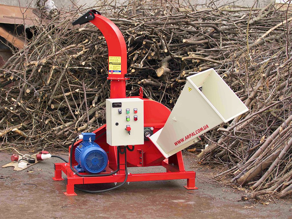 Electric wood chipper