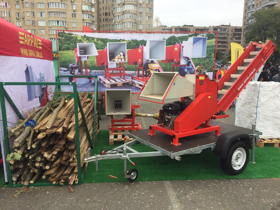 Lisderevmash 2016 2 Arpal on exhibition