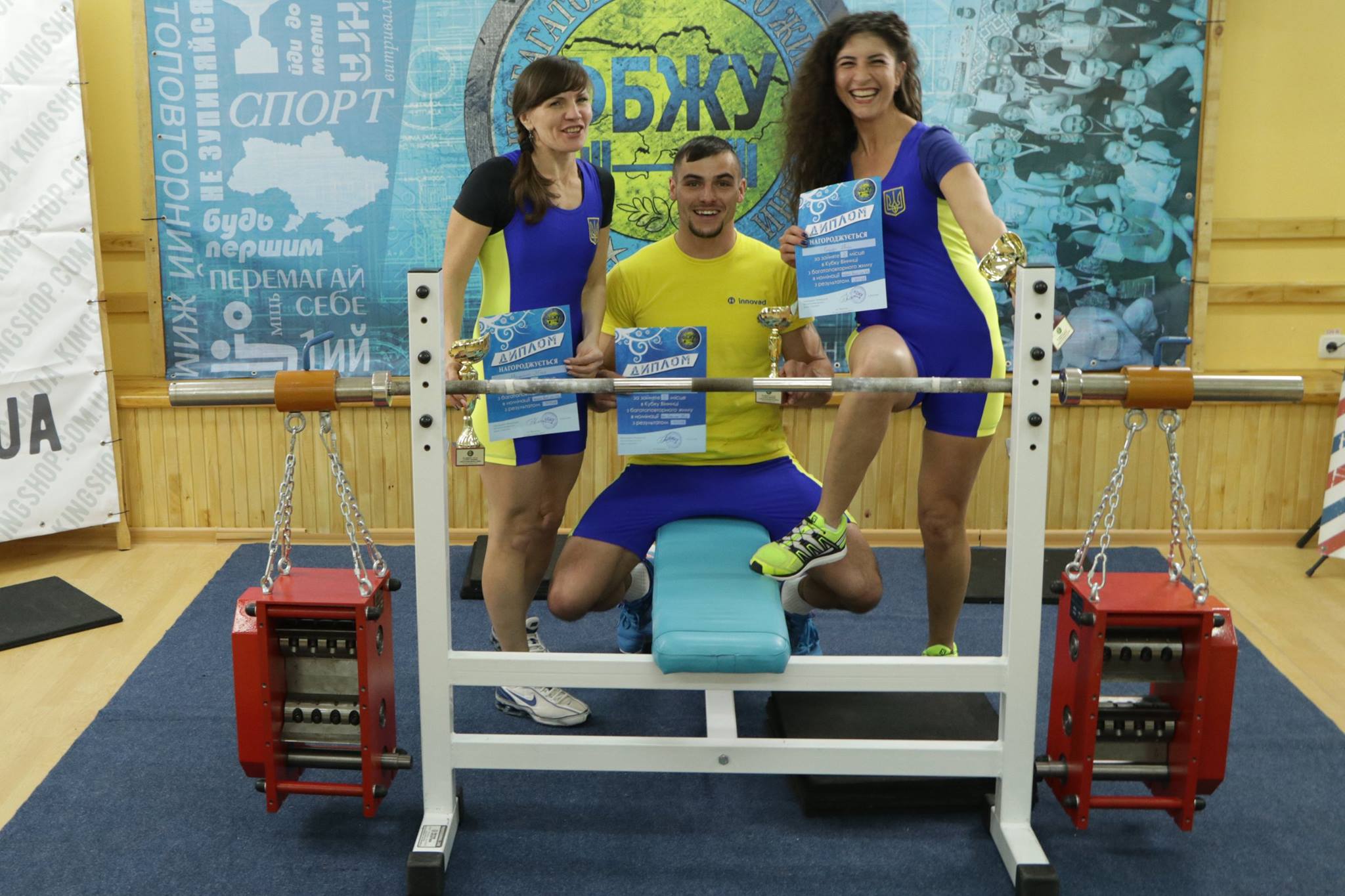 Змагання по багатоповторному жиму штанги 4