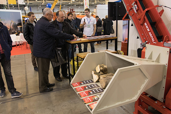 Подрібнювачі гілок АРПАЛ на виставці Комунтех-2018 4 Измельчители веток АРПАЛ на выставке