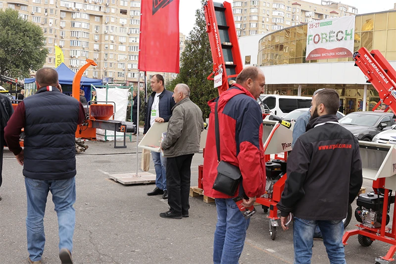 ARPAL wood chippers at LISDEREVMASH-2019 4 wood chippers, Wood shredders Arpal