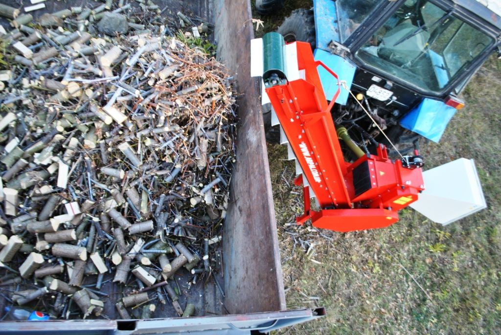 ПОДРІБНЮВАЧ ГІЛОК В АРБОРИСТИЦІ 3 Подрібнювач для прибирання гілок